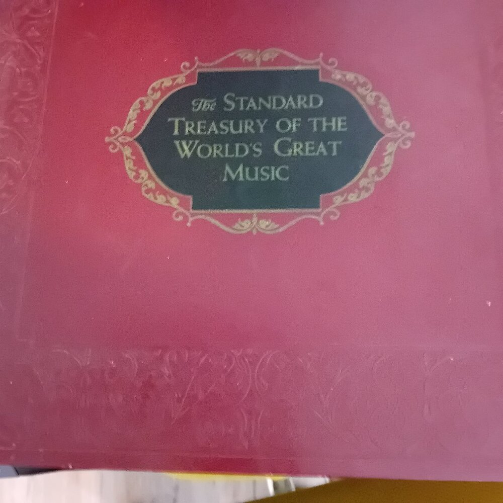 Book of 63 vinyl albums of Classic Composrrs